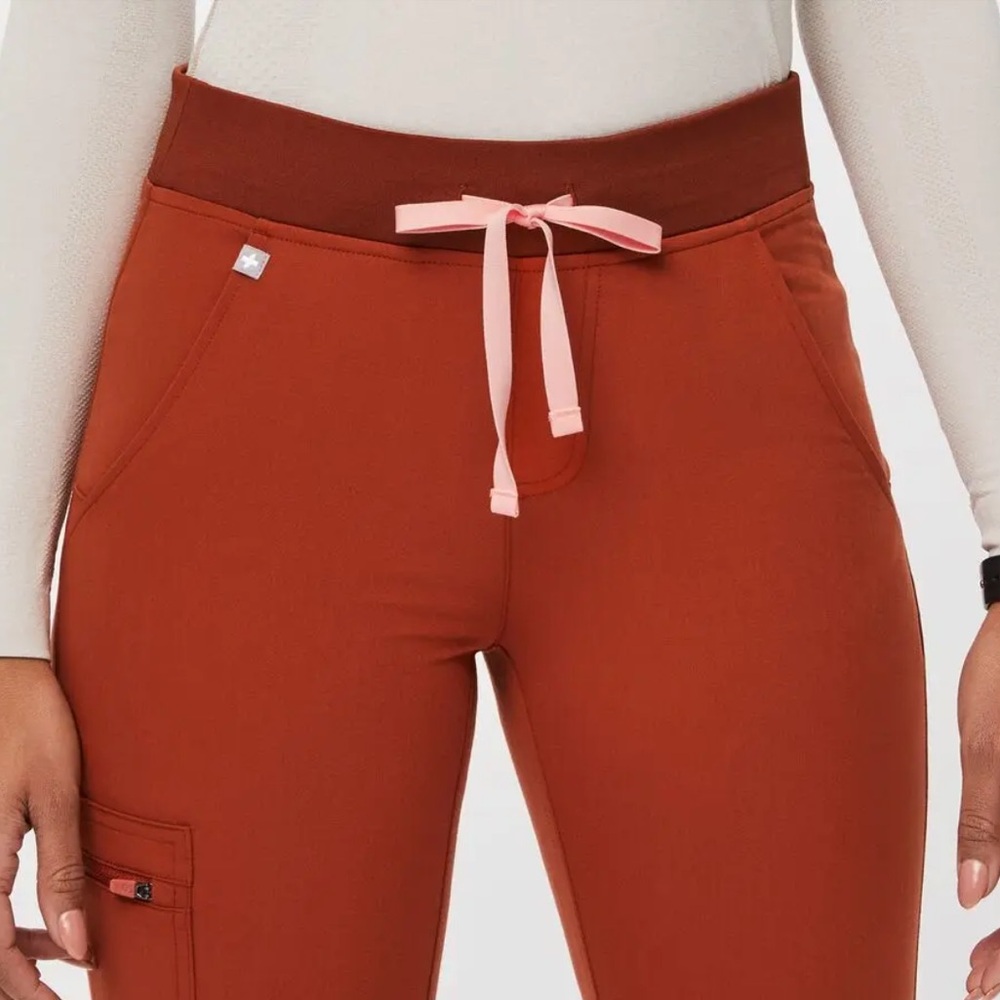 FIGS Zamora Jogger Scrub Pants - Picture 2 of 16